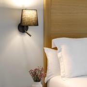 LEDS-C4 Clip wandlamp met LED leeslampje zwart