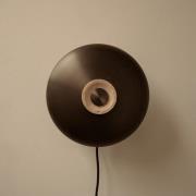 Audo TR Reverse LED wandlamp, stekker, zand/brons, steen