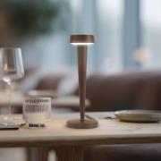 Lucande LED-batterijgevoede kandelaar Lea, vaas, donkerbruin, 28 cm