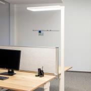 LED kantoor vloerlamp MAULjura, wit, aluminium, 196,5 cm, 4000 K