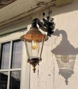 Hoorn - Buitenwandlamp, fitting onderaan, zwart